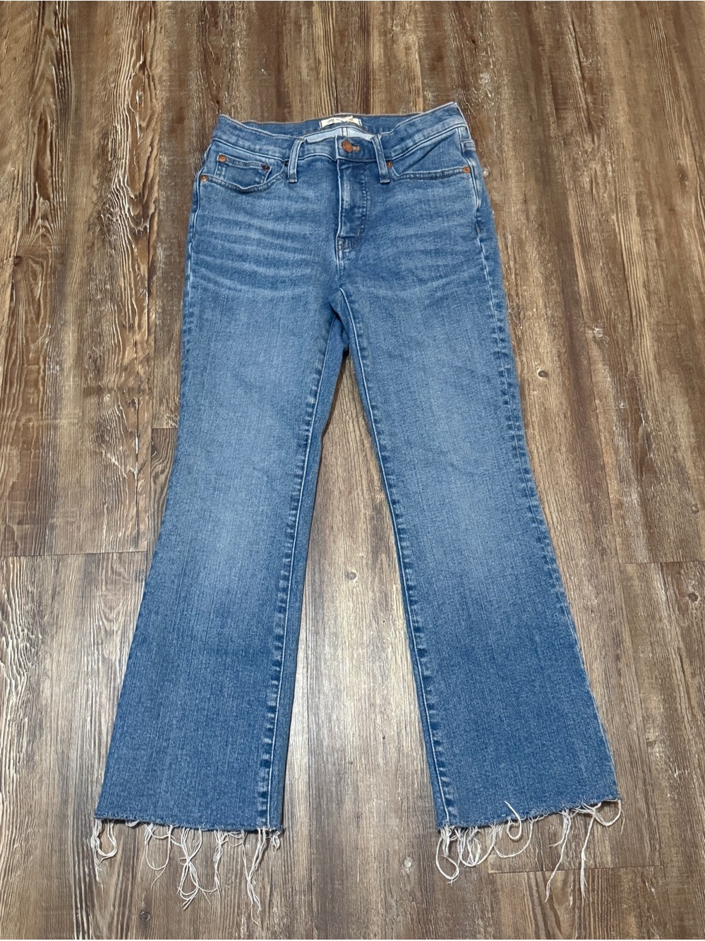Madewell Mid Rise Kick Out Jeans Women's 26 Frayed Hem in Cherryville Wash Denim